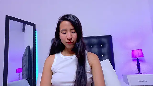 Skinny hottie18 online show from December 4, 2025, 3:55 pm