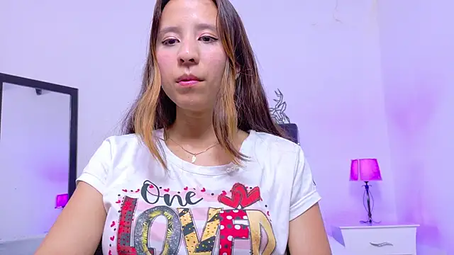 Skinny hottie18 online show from March 21, 2025, 1:45 pm