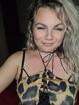 candy queeen online show from July 7, 2026, 10:02 pm