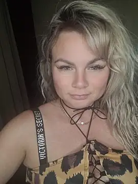 candy queeen online show from June 9, 2026, 10:11 pm