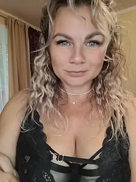 candy queeen online show from July 2, 2026, 4:40 am