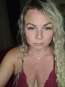 candy queeen online show from July 30, 2026, 11:04 pm