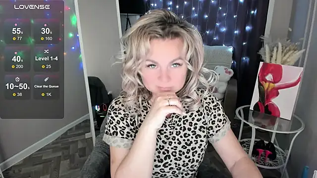 candy queeen online show from May 10, 2026, 10:11 pm