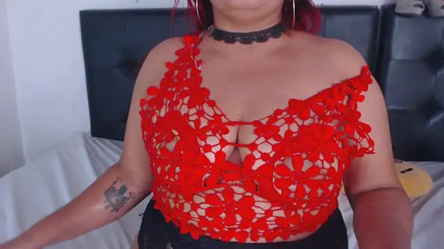 Snapshot of Amara_Red chatting on February 19, 2026, 11:23 pm Amara Red online show from February 19, 2026, 11:23 pm
