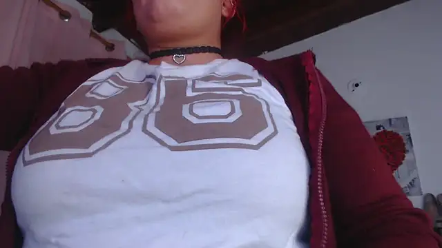 Snapshot of Amara_Red chatting on April 20, 2026, 11:24 am Amara Red online show from April 20, 2026, 11:24 am