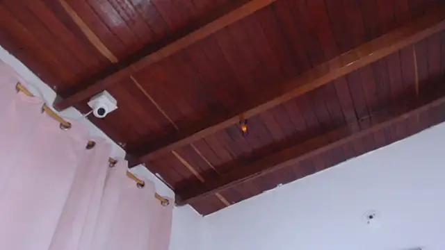 Snapshot of Amara_Red chatting on January 15, 2026, 11:13 am Amara Red online show from January 15, 2026, 11:13 am