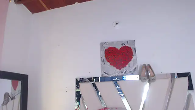 Snapshot of Amara_Red chatting on May 15, 2026, 11:19 am Amara Red online show from May 15, 2026, 11:19 am