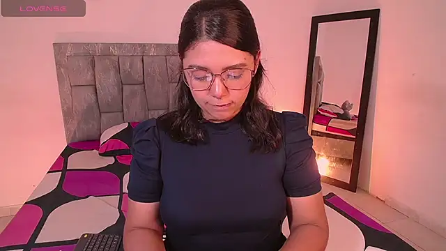 DIANEE 01 online show from November 23, 2025, 12:31 am