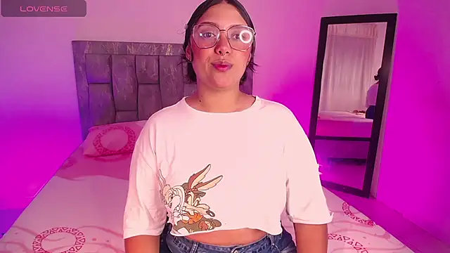 DIANEE 01 online show from November 1, 2025, 9:19 pm