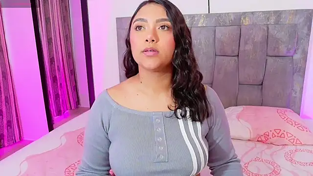 DIANEE 01 online show from July 9, 2026, 11:04 pm