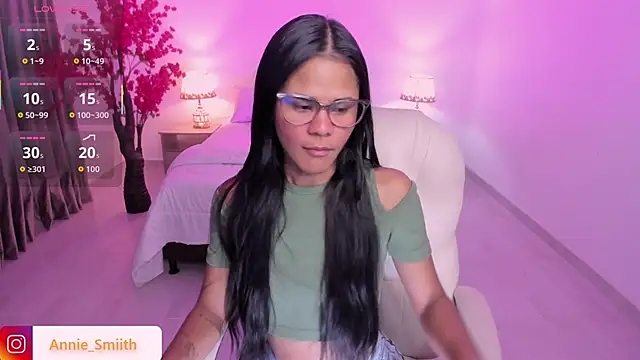 anniie smith online show from November 18, 2025, 11:02 am