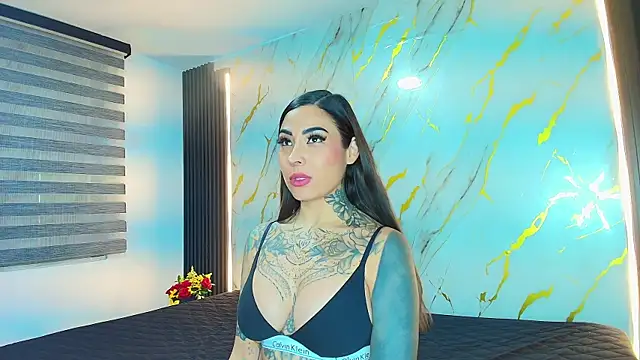 Snapshot of EmiliMontero chatting on June 26, 2026, 1:11 am EmiliMontero online show from June 26, 2026, 1:11 am