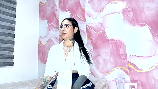 EmiliMontero online show from May 28, 2026, 1:13 am