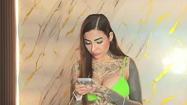 Snapshot of EmiliMontero chatting on July 14, 2026, 1:49 am EmiliMontero online show from July 14, 2026, 1:49 am