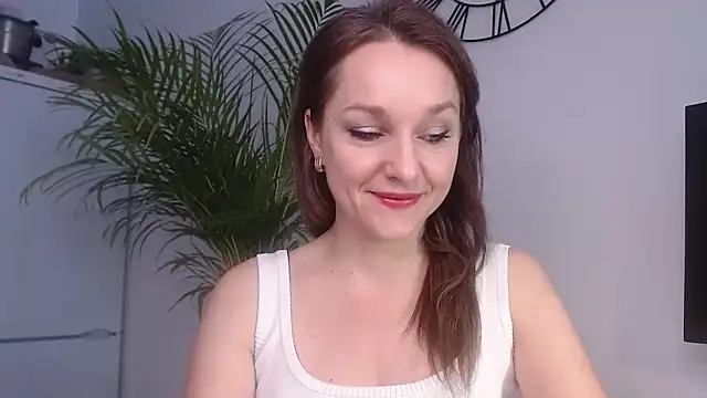 Snapshot of AliciaDesire chatting on February 5, 2025, 8:11 am AliciaDesire online show from February 5, 2025, 8:11 am