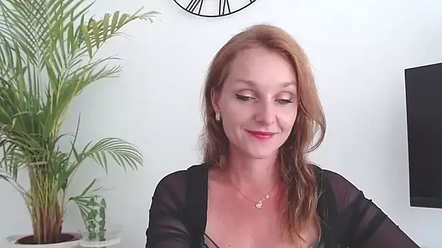 Snapshot of AliciaDesire chatting on September 9, 2025, 1:09 pm AliciaDesire online show from September 9, 2025, 1:09 pm