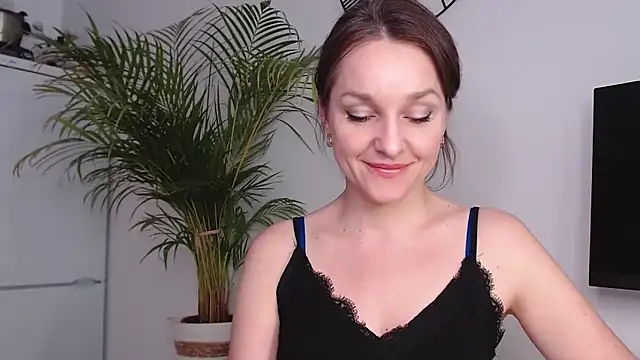 Snapshot of AliciaDesire chatting on February 11, 2025, 10:36 am AliciaDesire online show from February 11, 2025, 10:36 am