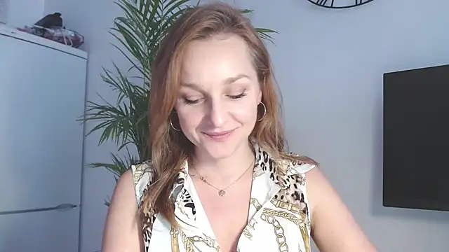 Snapshot of AliciaDesire chatting on February 5, 2026, 2:13 pm AliciaDesire online show from February 5, 2026, 2:13 pm