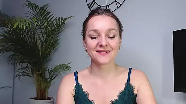 Snapshot of AliciaDesire chatting on January 16, 2025, 8:00 am AliciaDesire online show from January 16, 2025, 8:00 am