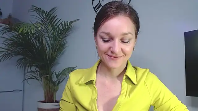 Snapshot of AliciaDesire chatting on January 13, 2025, 7:43 am AliciaDesire online show from January 13, 2025, 7:43 am