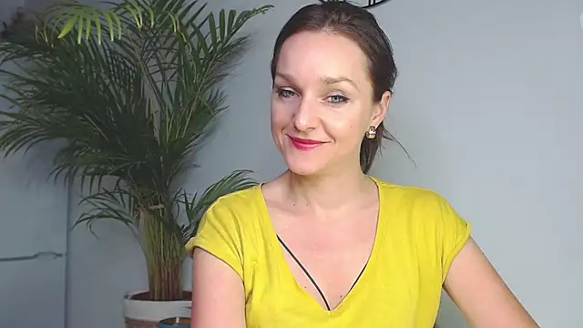 Snapshot of AliciaDesire chatting on December 11, 2024, 6:42 pm AliciaDesire online show from December 11, 2024, 6:42 pm