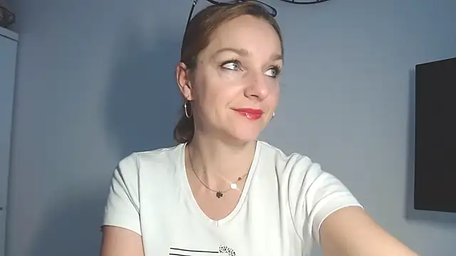 Snapshot of AliciaDesire chatting on February 18, 2026, 6:55 am AliciaDesire online show from February 18, 2026, 6:55 am