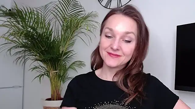 Snapshot of AliciaDesire chatting on February 10, 2025, 2:59 pm AliciaDesire online show from February 10, 2025, 2:59 pm