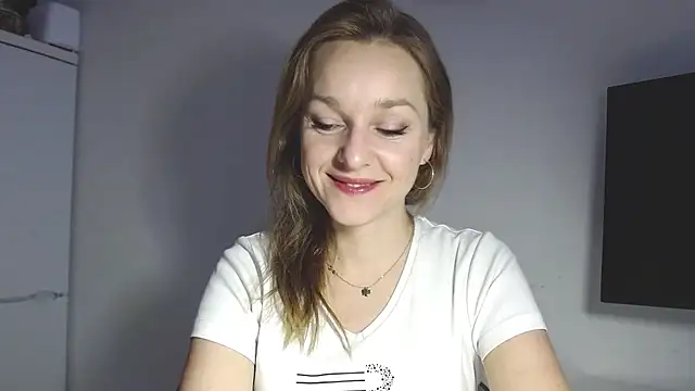 Snapshot of AliciaDesire chatting on March 3, 2026, 6:42 am AliciaDesire online show from March 3, 2026, 6:42 am