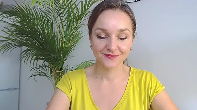 Snapshot of AliciaDesire chatting on December 2, 2024, 11:07 am AliciaDesire online show from December 2, 2024, 11:07 am