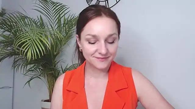 Snapshot of AliciaDesire chatting on March 12, 2025, 8:08 am AliciaDesire online show from March 12, 2025, 8:08 am