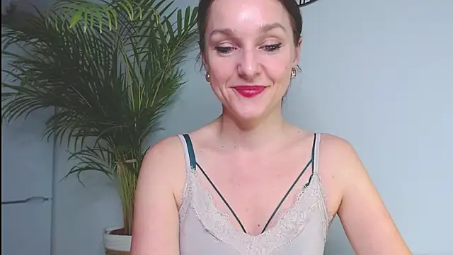 Snapshot of AliciaDesire chatting on December 19, 2024, 6:34 pm AliciaDesire online show from December 19, 2024, 6:34 pm