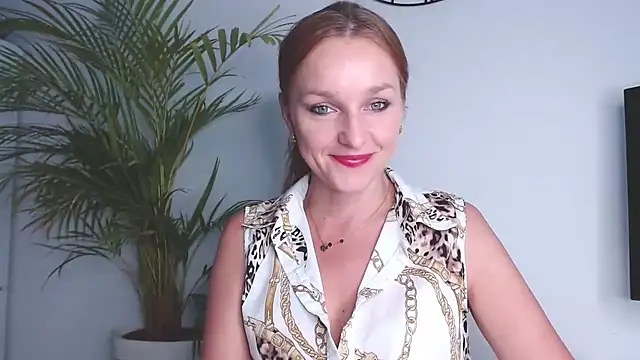 Snapshot of AliciaDesire chatting on October 1, 2025, 6:07 am AliciaDesire online show from October 1, 2025, 6:07 am
