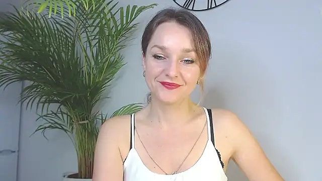 Snapshot of AliciaDesire chatting on December 3, 2024, 8:44 am AliciaDesire online show from December 3, 2024, 8:44 am