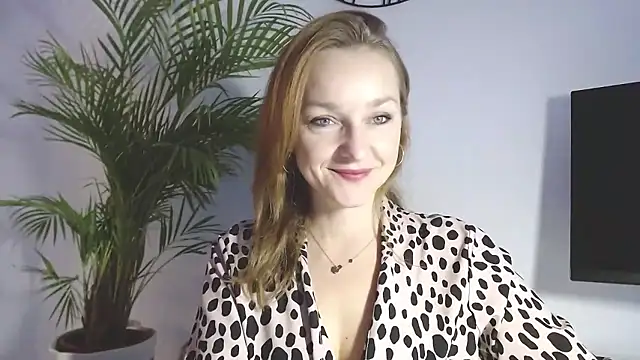 Snapshot of AliciaDesire chatting on January 19, 2026, 7:12 am AliciaDesire online show from January 19, 2026, 7:12 am