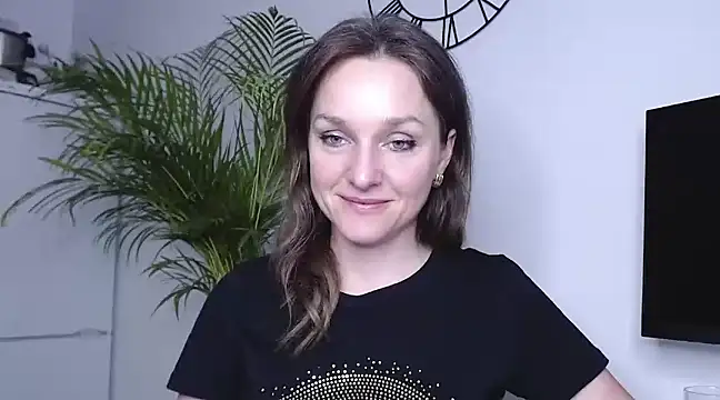 Snapshot of AliciaDesire chatting on February 18, 2025, 3:52 pm AliciaDesire online show from February 18, 2025, 3:52 pm