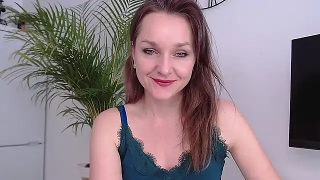 Snapshot of AliciaDesire chatting on February 4, 2025, 11:05 am AliciaDesire online show from February 4, 2025, 11:05 am
