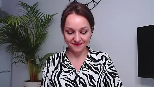 Snapshot of AliciaDesire chatting on January 8, 2025, 11:10 am AliciaDesire online show from January 8, 2025, 11:10 am