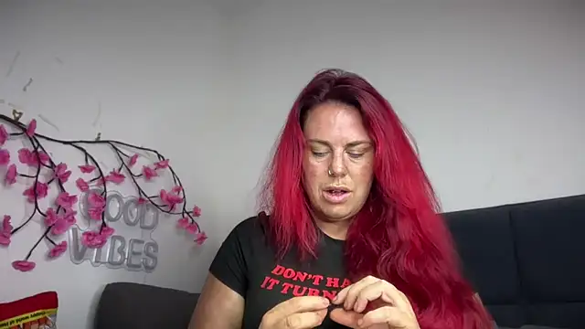 Snapshot of redxxxvixen chatting on May 19, 2026, 9:22 pm redxxxvixen online show from May 19, 2026, 9:22 pm