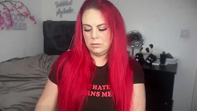Snapshot of redxxxvixen chatting on May 6, 2026, 12:31 pm redxxxvixen online show from May 6, 2026, 12:31 pm