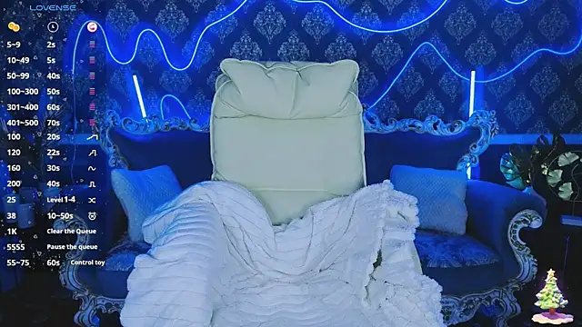 Snapshot of KitnissKiss chatting on December 5, 2025, 8:17 pm KitnissKiss online show from December 5, 2025, 8:17 pm