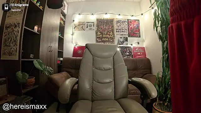 MaxG   online show from October 24, 2025, 2:54 am