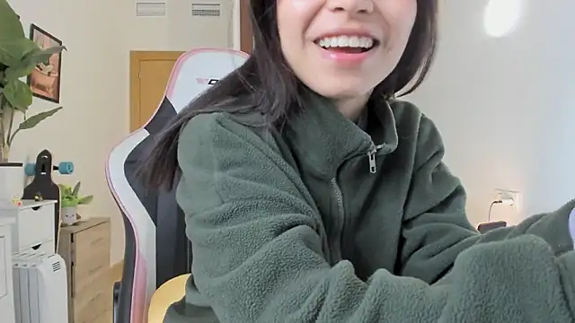 Adriennesexxx online show from February 3, 2026, 5:40 pm