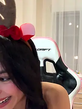 Adriennesexxx online show from December 17, 2025, 5:51 pm