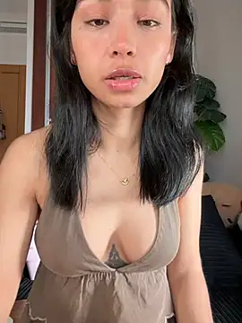 Snapshot of Adriennesexxx chatting on April 15, 2026, 5:39 pm Adriennesexxx online show from April 15, 2026, 5:39 pm