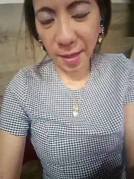 Lunababymylove online show from April 4, 2026, 11:22 pm