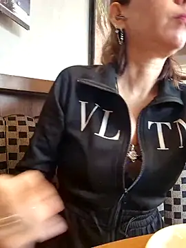 Lunababymylove online show from September 12, 2025, 5:02 pm