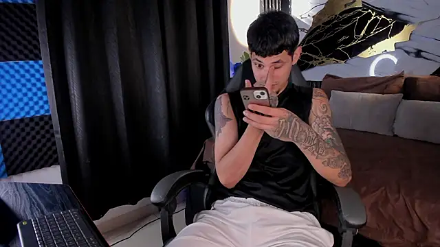 Snapshot of kyle_smithxx chatting on February 13, 2026, 4:01 am kyle smithxx online show from February 13, 2026, 4:01 am