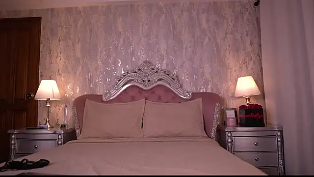 AngelineConnor online show from May 4, 2026, 11:51 pm