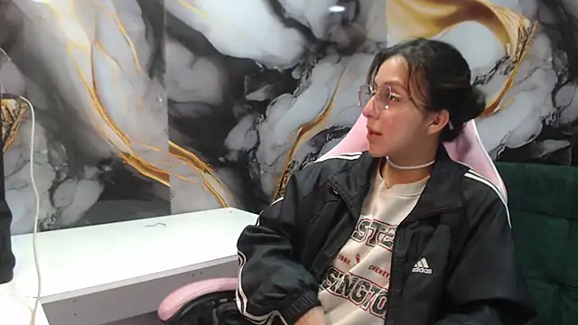 ling ling24 online show from October 20, 2025, 3:41 am