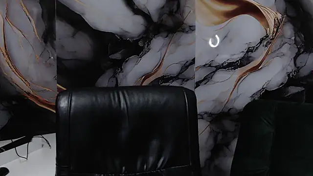 Snapshot of ling_ling24 chatting on March 21, 2025, 7:11 am ling ling24 online show from March 21, 2025, 7:11 am